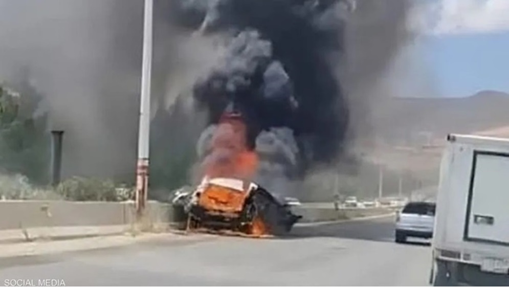 الاحتلال يقصف مركبة على طريق مطار دمشق الدولي وأنباء عن اغتيال قيادي في حزب الله