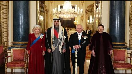 "نحييكم في بلدكم الثاني".. الملك تشارلز الثالث يرحب بأمير قطر بالعربية (فيديو)