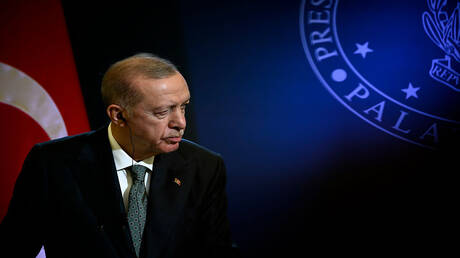 أردوغان يؤكد لعراقجي استعداد بلاده للتوسط في حل النزاع