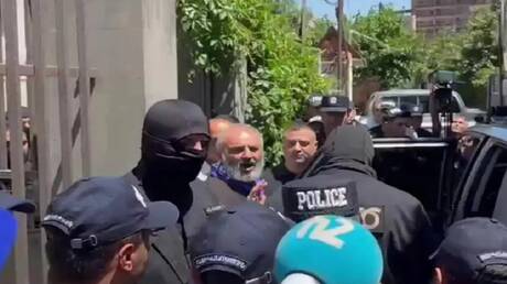 أرمينيا.. اعتقال الزعيم الديني باغرات غالستانيان