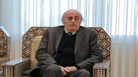 جنبلاط يدعو جميع الأحزاب في لبنان إلى تسليم الأسلحة للدولة