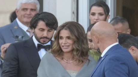 الملكة رانيا تتألق في حفل زفاف بيزوس وسانشيز في إيطاليا