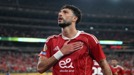 الأهلي المصري يحدد سعر نجمه الفلسطيني وسام أبو علي