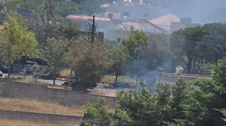 مراسلتنا: مقتل شخص وإصابة اثنين في غارة إسرائيلية على بنت جبيل جنوب لبنان (صور)