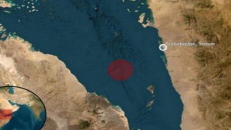هجوم من قوارب بالنيران والقذائف على سفينة قبالة ساحل الحديدة اليمنية