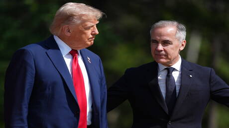ترامب يصعد من هجومه على كندا بفرض رسوم جمركية وكارني يعلق