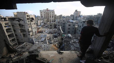 مراسل RT: مقتل 87 فلسطينيا جراء القصف الإسرائيلي منذ فجر السبت بينهم 34 من منتظري المساعدات