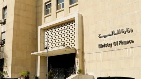 سوريا.. قرار بوقف رواتب وعمل موظفين عملوا لدى 13 جهة خلال حكم الأسد منها البعث والحرس الجمهوري
