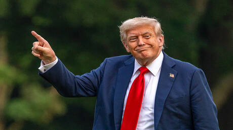 تراجع شعبية ترامب في ملف الهجرة ينعكس سلبا على "ICE" وسط تصعيد سياساته