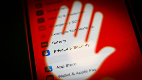 تحذيرات من رسائل احتيالية تظهر لمستخدمي "يوتيوب" عبر هواتف آيفون