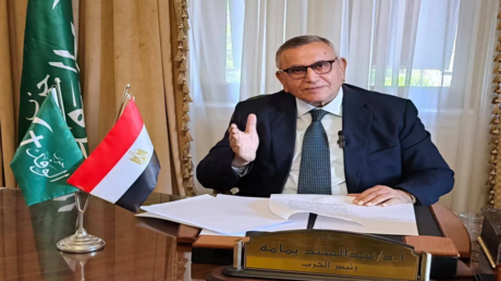 بعد إثارته الجدل وتعرضه للسخرية لربطه اسم حزبه بالقرآن.. رئيس حزب مصري يرد ويدافع!
