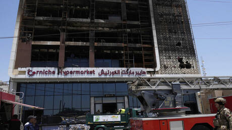 العراق.. الطلب العدلي يسلم 15 جثة متفحمة تعود لضحايا حريق الكوت إلى ذويهم (فيديو)