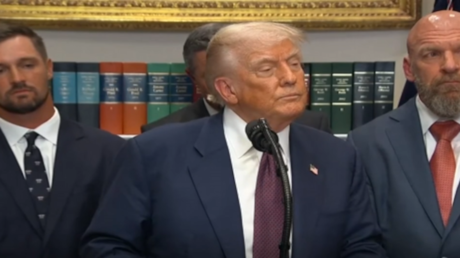 ترامب: لا أعلم ما الذي كان يفعله إبستين مع الفتيات اللواتي أخذهن من منتجعي في مار إيه لاغو (فيديو)
