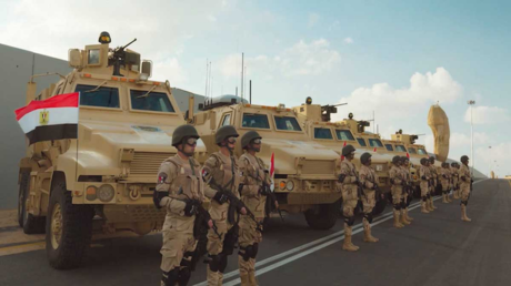 الجيش المصري يعلن ضبط أطنان من المخدرات وسلع مهربة بـ2 مليار جنيه (فيديو)