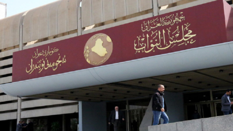 بعد "شتم المكون السنّي".. مشادات كلامية واشتباكات بالأيدي في البرلمان العراقي (فيديو)