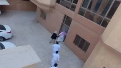 ضبط "مشعوذة" في مداهمة أمنية مثيرة بالكويت.. شاهد ماذا عثروا في منزلها! ـ فيديو