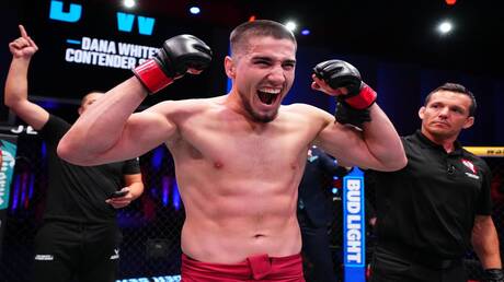 مقاتل روسي يحطم رقما قياسيا في UFC قبل نزاله مع الأمريكي إريك نولان