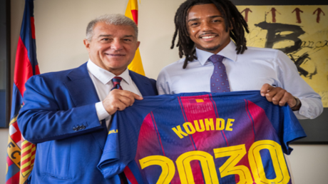 برشلونة يربط كوندي بعقد طويل الأمد